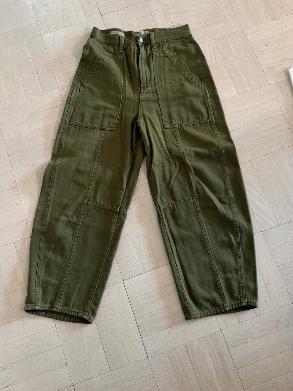 Universal Thread Olive Green Women’s Boyfriend Jeans never worn